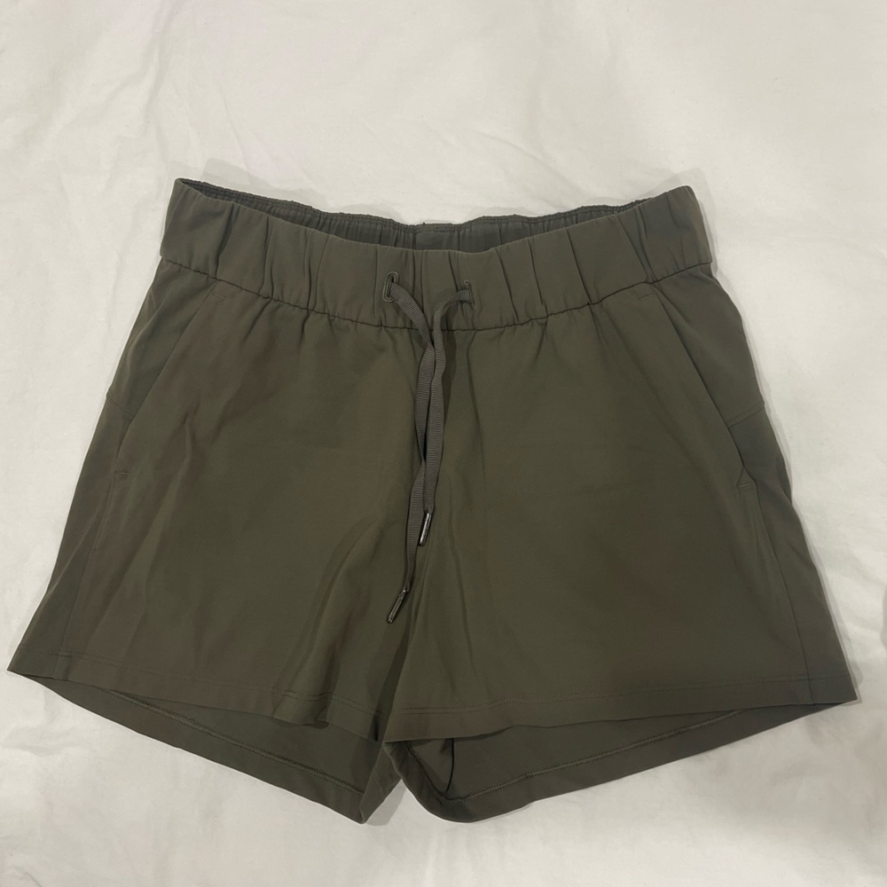 lululemon athletica on the fly shorts